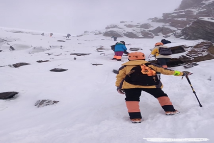 Trekking to Dafeng Base camp