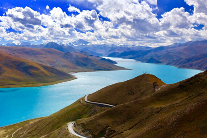 Yamdrok lake